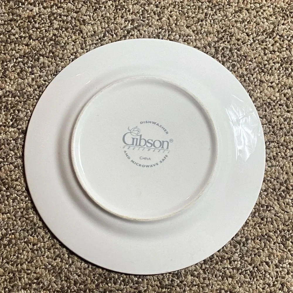 Gibson And American Atelier Set of 3 Decorative Apple Plates - Green Background